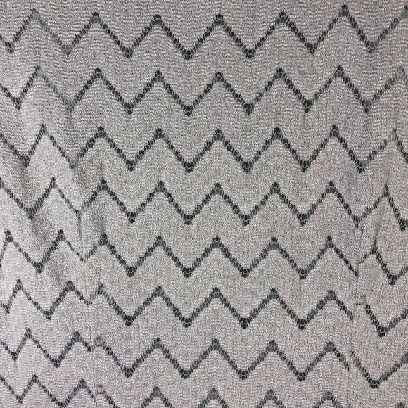 Banana Republic silver lace chevron sleeveless jewel neck top 0P - Picture 2 of 11